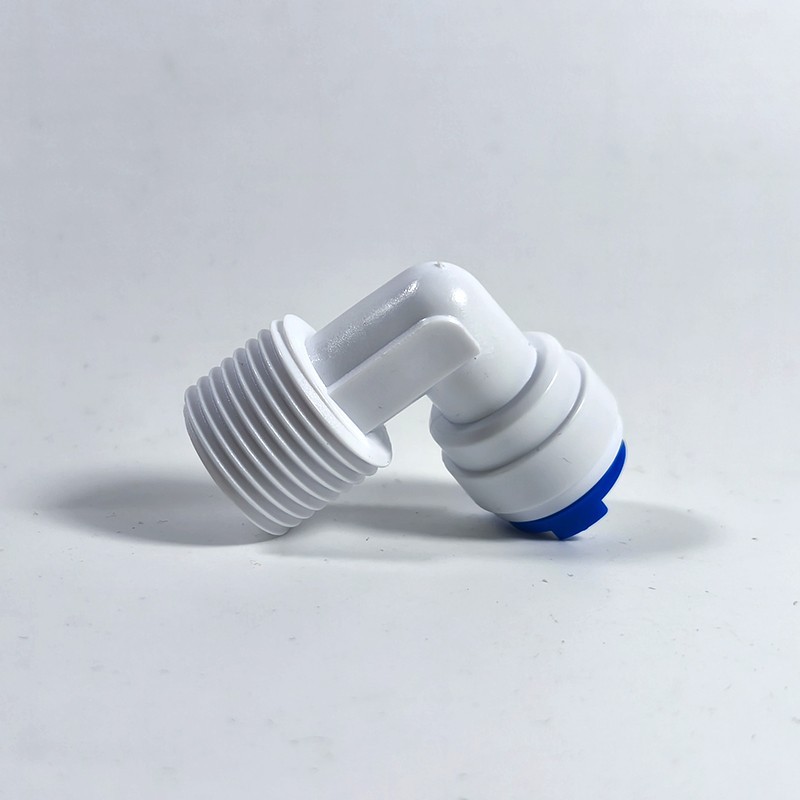 Фитинг угловой с корпуса мембран 4040 на шланг 10 мм